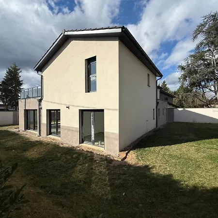 Modern House 4 Bedrooms